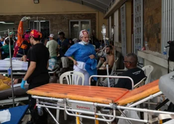 «Pagamos para ir a trabajar», así atienden los médicos en Venezuela a los heridos por los terremotos