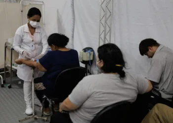 Brasil suspende la vacuna del dengue por su relación con dos muertes y 42 pacientes graves