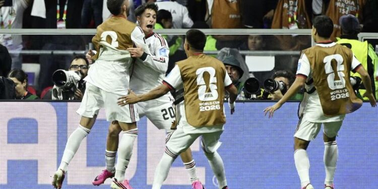 México hace historia y consigue por primera vez los nueve puntos tras golear a Chequia