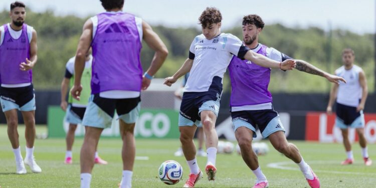 Argentina volvió a entrenarse tras el triunfo ante Austria: la formación inédita que evalúa Scaloni ante Jordania