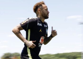 Neymar se entrena sobre el césped por primera vez en Estados Unidos