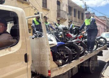 ¡Barrida y media! AMDC decomisa decenas de motos estacionadas en el Centro de Tegucigalpa