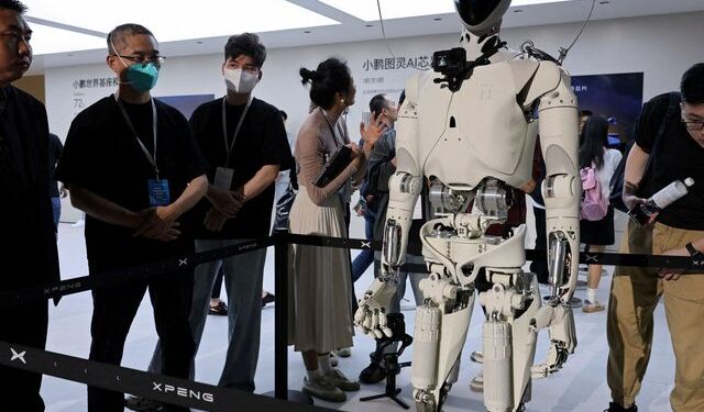 ¡China acelera la carrera! Millones de robots humanoides llegarían a hogares y tiendas