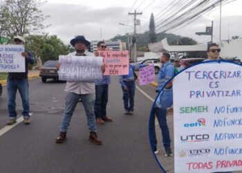 ¡En diversos sectores de Honduras! Empleados de la ENEE salen a las calles rechazando la “privatización”