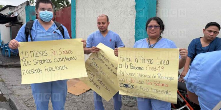 ¡Grosería! Hasta 10 meses sin salario, denuncia personal reintegrado por la Sesal en SPS