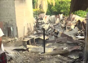 ¡Lamentable! Voraz incendio dejó en la calle a siete familias en bordos de San Pedro Sula