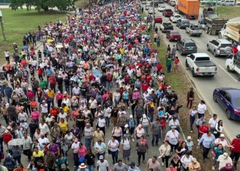 ¡Masivamente! Maestros se movilizan en SPS con demandas al gobierno: “No estamos negociando, exigimos que cumplan”