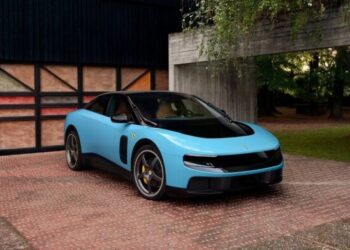 ¡Pese a las críticas! Ferrari agota su primer auto eléctrico