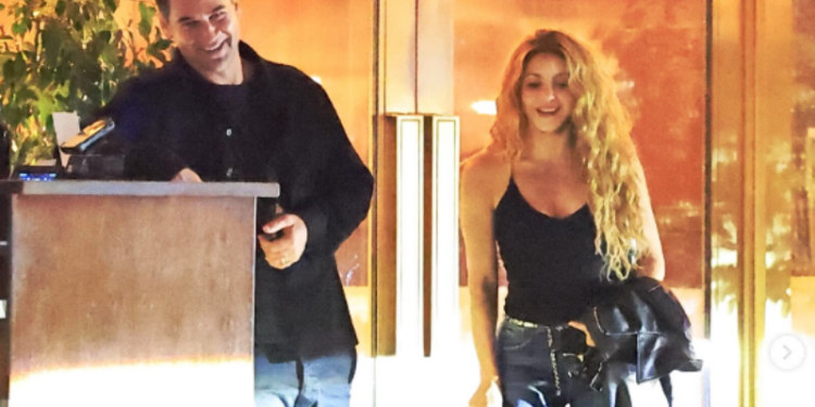 ¡Saliendo de un hotel! Shakira y Manuel García-Rulfo avivan rumores de romance en Los Ángeles