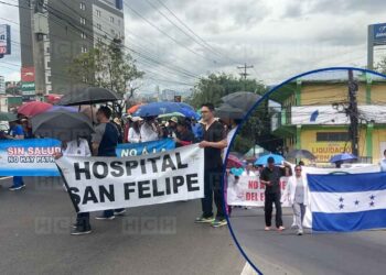 ¡Se acabó la espera! Médicos salen a las calles con diversas exigencias al gobierno