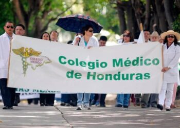 ¡Se agudiza la crisis! Médicos saldrán a las calles hoy por incumplimiento estatal