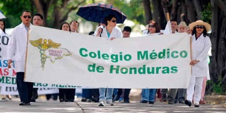 ¡Se agudiza la crisis! Médicos saldrán a las calles hoy por incumplimiento estatal