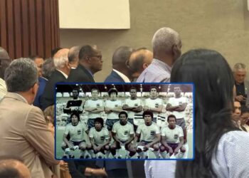¡Verdaderas leyendas! Congreso condecora a mundialistas que sí sacaron la “garra catracha” en España 82