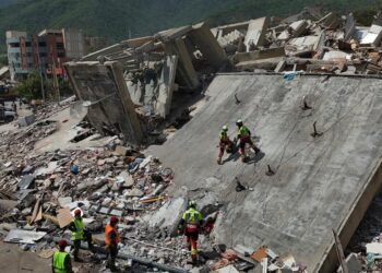 ¡Vuelve a temblar! Nuevas réplicas sacuden la zona devastada de Venezuela