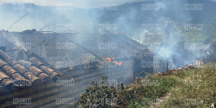 Familia de escasos recursos se queda en la calle luego que un incendio arrasara con su humilde vivienda en Tatumbla