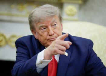 Donald Trump dijo que ordenará ataques contra centrales eléctricas y puentes si Irán se niega a negociar