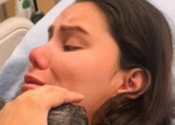 Estaba en trabajo de parto, se quedó dormida por la anestesia que le dieron y dio a luz sin darse cuenta