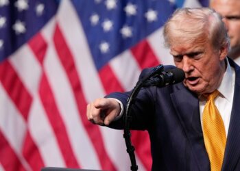 “1,000 misiles están listos”: Trump promete la destrucción total de Irán si es asesinado