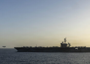 Trump explica por qué EE.UU. quiere cobrar reembolsos al paso de barcos por Ormuz