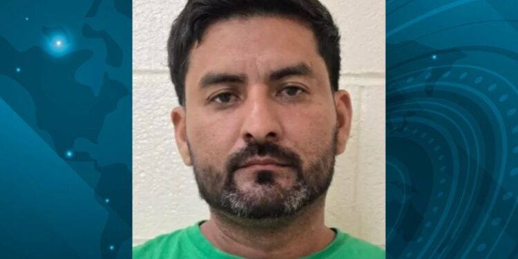 Arrestan a hondureño en Texas acusado de delitos sexuales contra menores que cruzó la frontera en tren