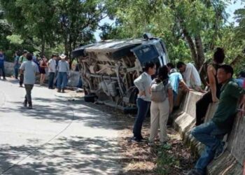 ¡Más accidentes! Varios pasajeros heridos tras volcar bus en Concepción, Intibucá