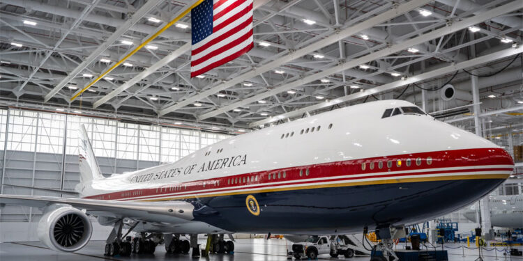 Administración Trump cita a periodistas de The New York Times por reportajes sobre el Air Force One
