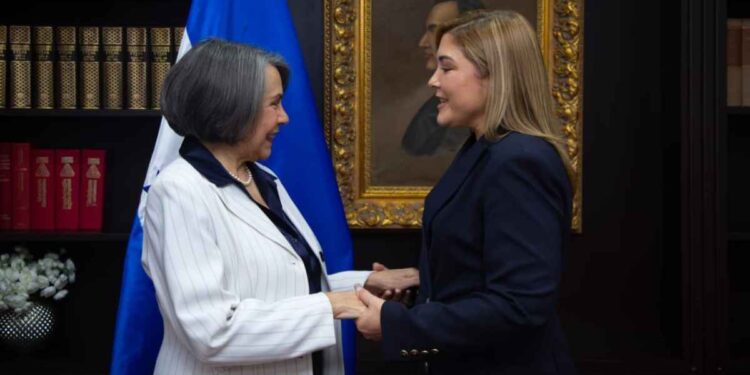 Ana Paola Hall asume como nueva embajadora de Honduras en Espaรฑa