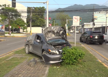 ¡Accidentes no paran! Colisión entre dos carros deja un herido y pérdidas materiales | Móvil Emergencia SPS