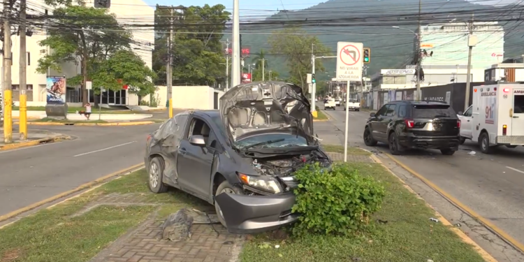 ¡Accidentes no paran! Colisión entre dos carros deja un herido y pérdidas materiales | Móvil Emergencia SPS