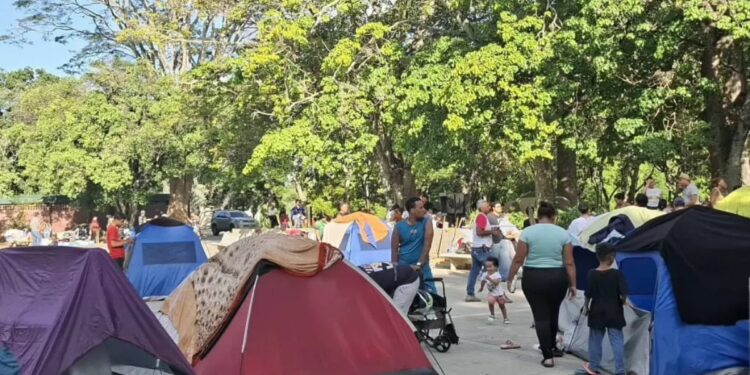 Sube a 16,686 el número de refugiados en 87 campamentos tras los terremotos en Venezuela