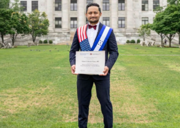 Médico hondureño Edwin Serrano alcanza la excelencia académica y se gradúa de Harvard con medalla de oro