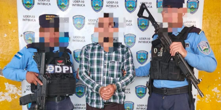 ¡Indignante! Señalan a supuesto predicador de drogar a su hijastra para abusar de ella