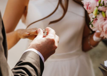 Mujer de 33 años se casó con más de doce hombres en Las Vegas, ¿qué cargos enfrenta?