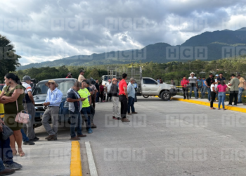 Pobladores de San Juan, Intibucá se toman carretera en protesta de traslado de un puente