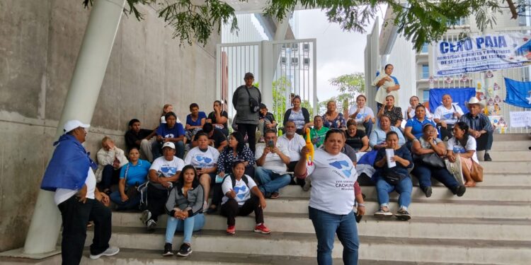 “Estamos decepcionados”: Bases nacionalistas protestan en el CCG exigiendo “chamba”