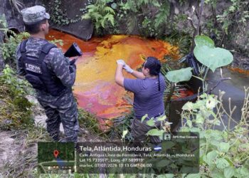 Denuncian seria contaminación de río en San Alejo, Tela en los límites del parque Jeannette Kawas