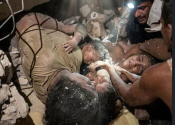 Madre venezolana mantuvo con vida a sus tres hijos bajo los escombros durante 11 días tras terremotos