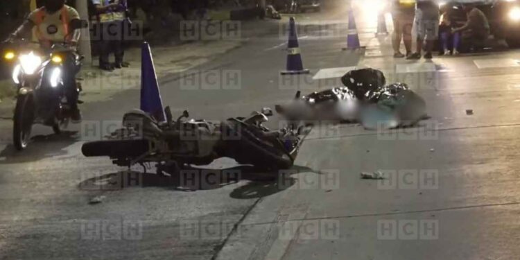 Joven motociclista perece arrollada por camión cisterna | Móvil Emergencia SPS