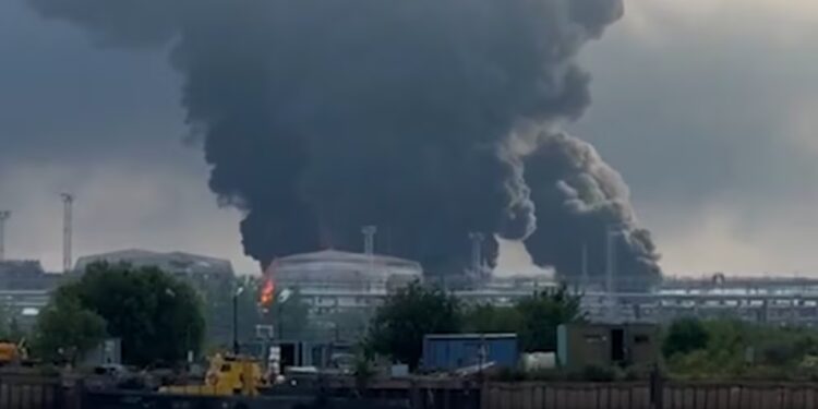 Ucrania volvió a golpear el corazón industrial de Rusia: bombardeó una terminal petrolera en San Petersburgo