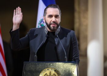 ¿El salvador de la seguridad o una amenaza democrática? Bukele enfrenta críticas tras buscar otro mandato