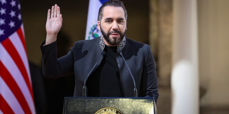 ¿El salvador de la seguridad o una amenaza democrática? Bukele enfrenta críticas tras buscar otro mandato