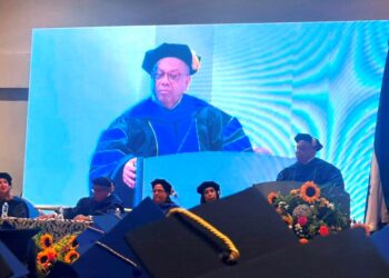 “No tengan miedo, sigan adelante y crean en ustedes mismos”: Con un llamado a luchar por los sueños, Eduardo Maldonado inspira a nuevos profesionales de la UJCV