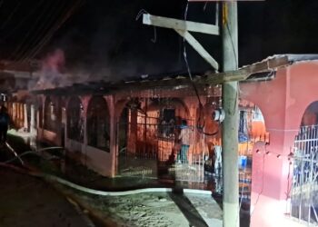 Pavoroso incendio dejó en la calle a una familia en San Manuel | Móvil Emergencia SPS