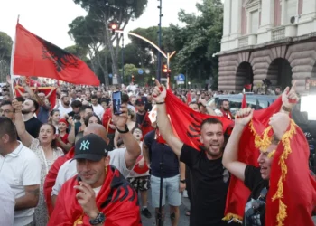 Seis heridos en Tirana en nuevas protestas contra proyectos de lujo de la familia Trump