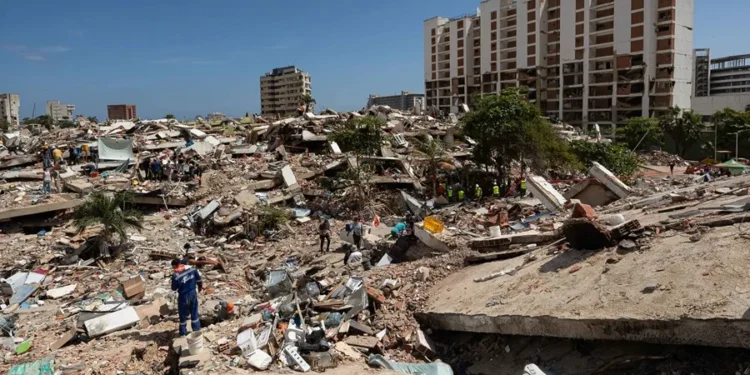 Un equipo de siete bomberos españoles deja Venezuela tras cinco días de rescate por los terremotos