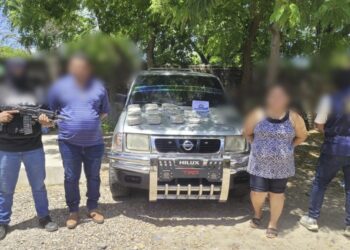 Capturan a dos personas con 34 paquetes de supuesta marihuana en San Lorenzo, Valle