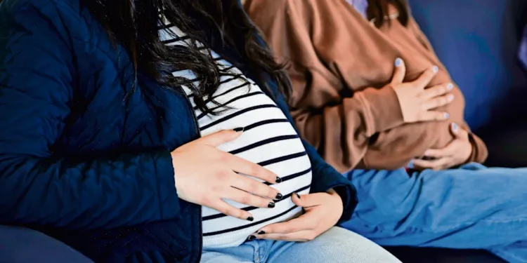 Más de mil embarazos adolescentes al año en Honduras encienden las alertas sobre la protección de las niñas