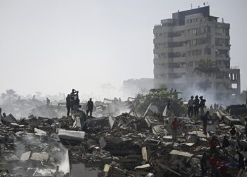 Se elevan a 2,595 los muertos por los terremotos en Venezuela, mientras el país continúa con las labores de rescate