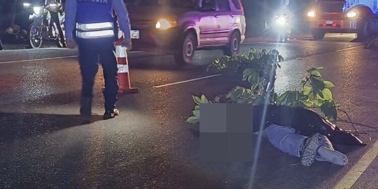 Dos personas murieron embestidas por una rastra en el sector Dos Caminos, Villanueva