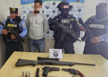 Capturan a tres sujetos por tenencia ilegal de arma de fuego y tenencia ilegal de munición de uso permitido de en Olanchito